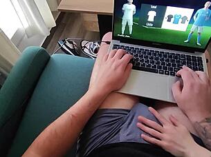 mi novio plays fifa while i crave his hard cock
