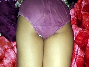 Indian Bhabi's Pussy in Full Silk Picture