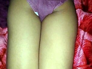 Indian Bhabi's Pussy in Full Silk Picture