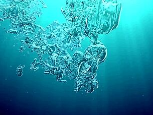 Irina Russaka shows petite body underwater solo