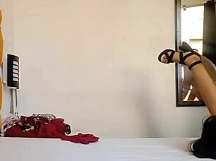 Grabo a mi padrastro mientras me ve probandome ropa y termine con la polla dentro de mi coñito