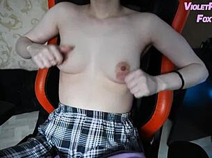 Virgin babe fingers herself to orgasm home alone