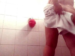 Watch this chubby milf with big tits shower and exhibit herself!