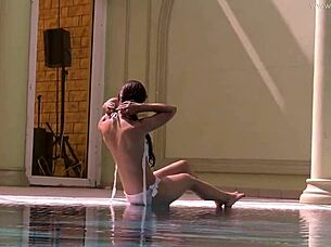 Irina Russaka shows petite body underwater solo