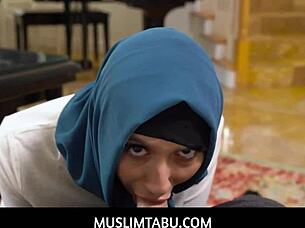 Penelope Woods learns a hot lesson in faith with blowjobs 😘