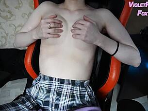 Virgin babe fingers herself to orgasm home alone