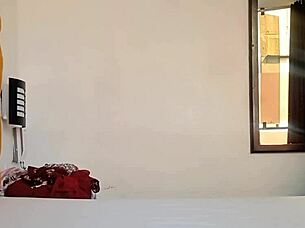 Grabo a mi padrastro mientras me ve probandome ropa y termine con la polla dentro de mi coñito