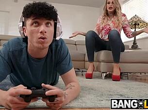 Does Beautiful Stepmom Please Stepson With Wet Blowjob?