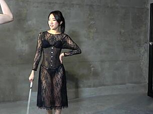 السيدة اليابانية سارا تقدم يد انفجاري في سي إف إن إم