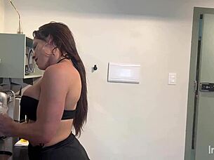 irma safada fode muito no mercado. transsexual crossdressing action.