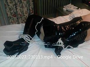 I am Pato22cd, tightly bound in bondage scene