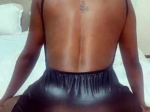 i'm twerking and shaking my bouncy ass so hard!