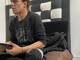 Helping my sweet submissive neighbor after a discovery - in Spanish.