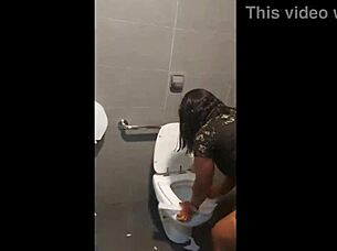 fomos no fast food comer um mcbuceta com tits e lesbian outdoor