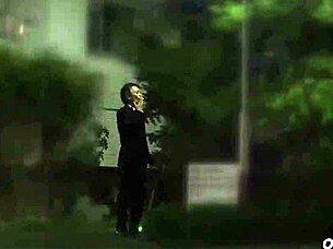 Босс жёстко трахает японскую милф-секретаршу в офисе! Сырая кугара в действии!