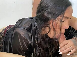 Helping my sweet submissive neighbor after a discovery - in Spanish.