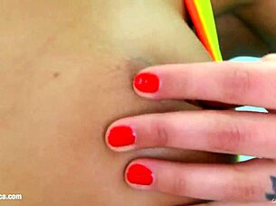 Sapphix showcases klaudia fingering herself solo