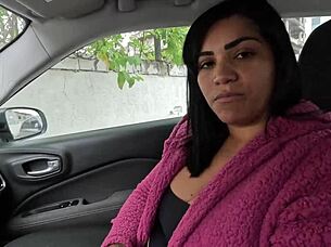 i flashed my pussy in the parking lot, driving the doorman wild