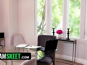 Teasing stepsis cums repeatedly, so I fuck her tight ass