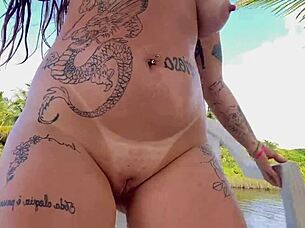 Girl Masturbates To Squirting In Public Lake With High Adrenaline!