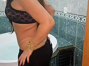 Pamela Pantera enjoys the erotic chair hydromassage with anal plug until she cums.