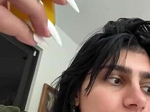 mia shows off her big ebony ass