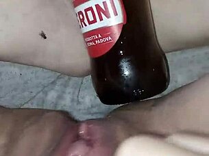 Gretala, 임신하고 흥분해서 보틀로 보지 문질러