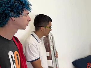 essa cliente safada provocou até ter buceta e cuzinho fodidos por dois brasileiros 😈