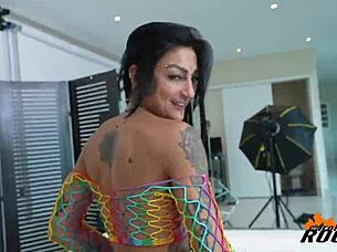 caroleta roots loupan has tight ass for assfucking