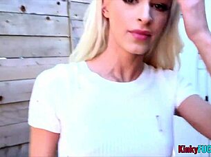 Этот извращенный секс между отчимом и горячей 18-летней падчерицей такой интенсивный! 😏