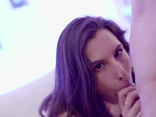 Me Follo A Mi Vecina En Las Escaleras Y Rematamos En Mi Casa