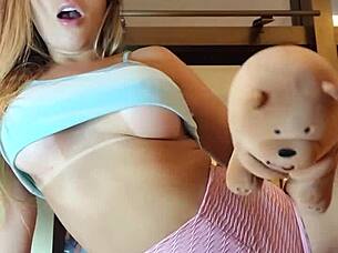 watch me masturbate with toys until i squirt all over 😍
