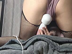 えっちなあみあみタイツ履いて、パンツぐしょぐしょになるまで電マであうあう言っちゃう巨乳桃尻女子!