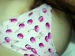 primera vez por atras despues del colegio cansado y me agarra por atras casero amateur latina