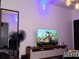 Mara exotic, show me that fat ass while cleaning and dancing naked?