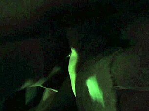 follando en el auto a la esposa de un fan saludos man si se dejo te la regreso bien llenita y con video