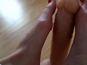 i'm rubbing my feet on this pussy babe