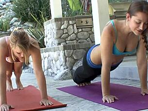 Sexy xxx yoga lesbians reach orgasm with muff diving