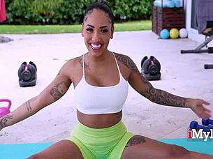 I train with ebony fitness guru kona jade and peter green in a hot interracial session