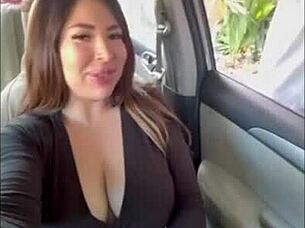 Extraño Me Ve Masturbándome Y Me Da Una Manita