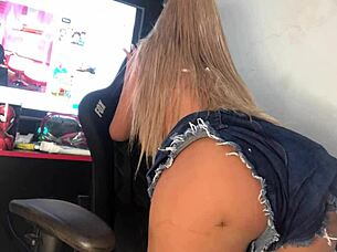 Does loirinha like giving ass to stepfather as sex toy?