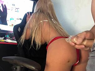 Does loirinha like giving ass to stepfather as sex toy?