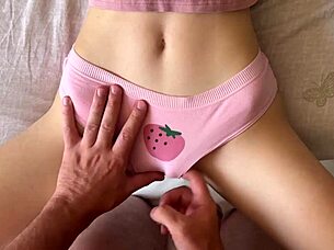 침투하지 마 스텝시스 문지르고 박아 크림파이 젖은 타이트 보지 아빠