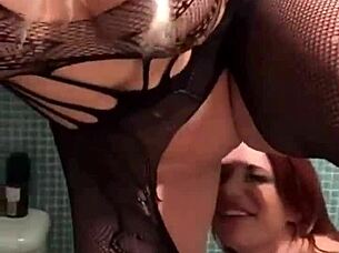 Girls having fun in the shower with some piss play 😏