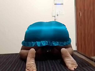 Hot Indian Bhabhi Shows Her Huge Fat Ass And Pussy