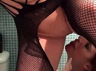 Girls having fun in the shower with some piss play 😏