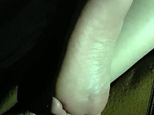 does my girlfriend's feet get cumshot in this video?