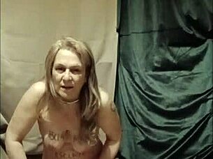 Esclave f primus exhibits in the city with masturbation and dildo