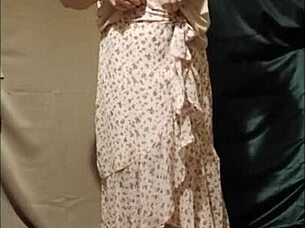 Esclave f primus exhibits in the city with masturbation and dildo