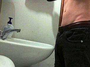 watch me fuck my hand